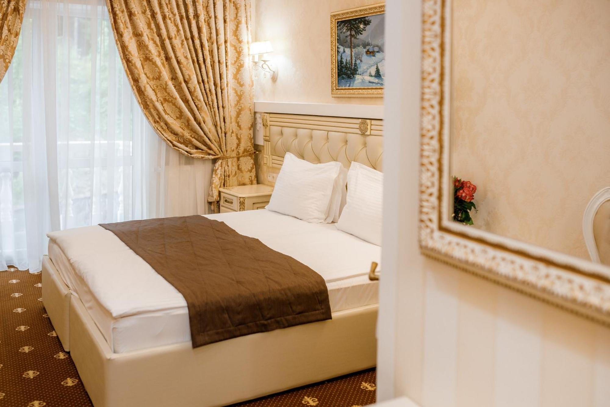 Chevalier Hotel & Spa Bukovel Bagian luar foto