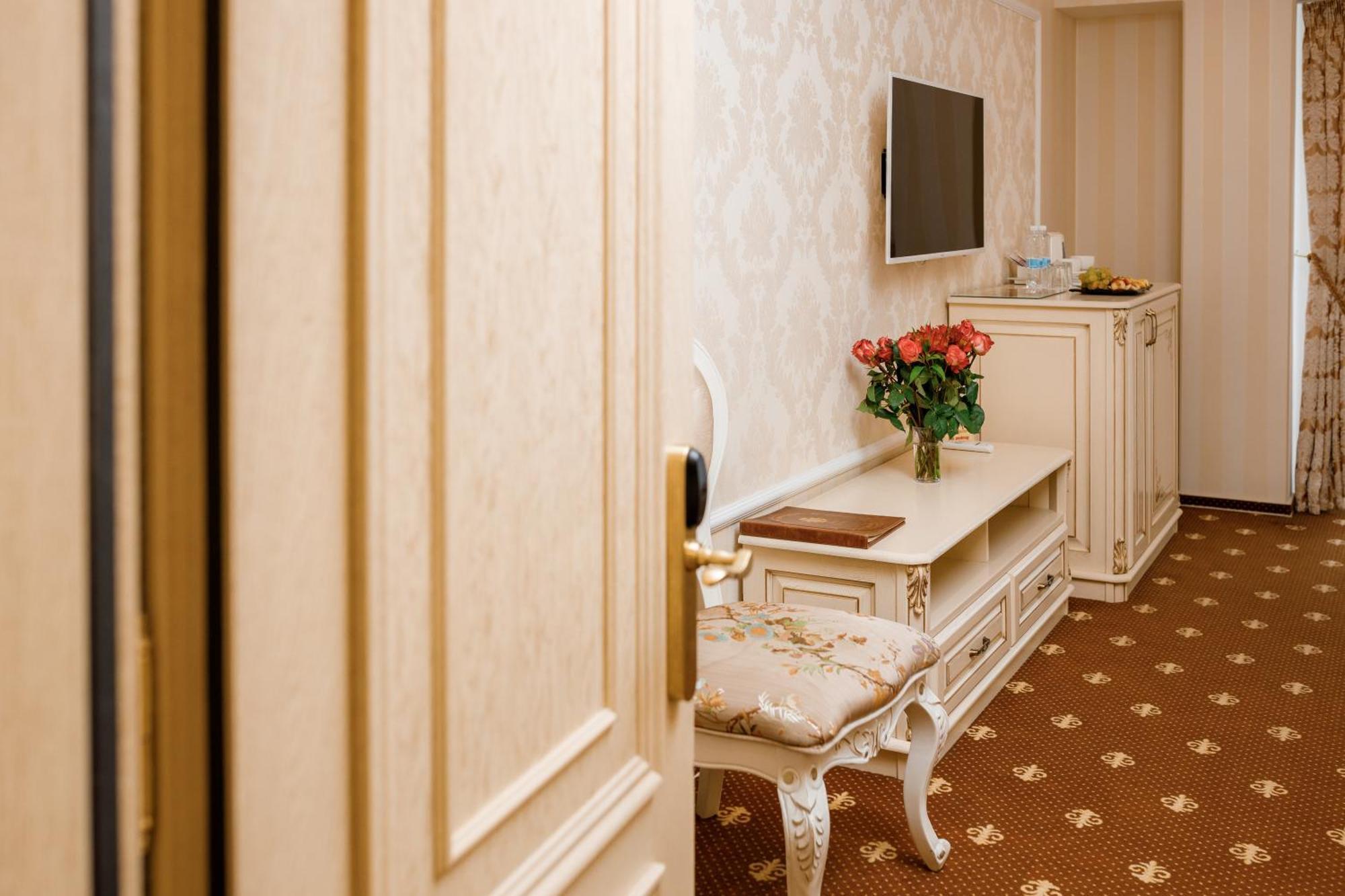 Chevalier Hotel & Spa Bukovel Bagian luar foto