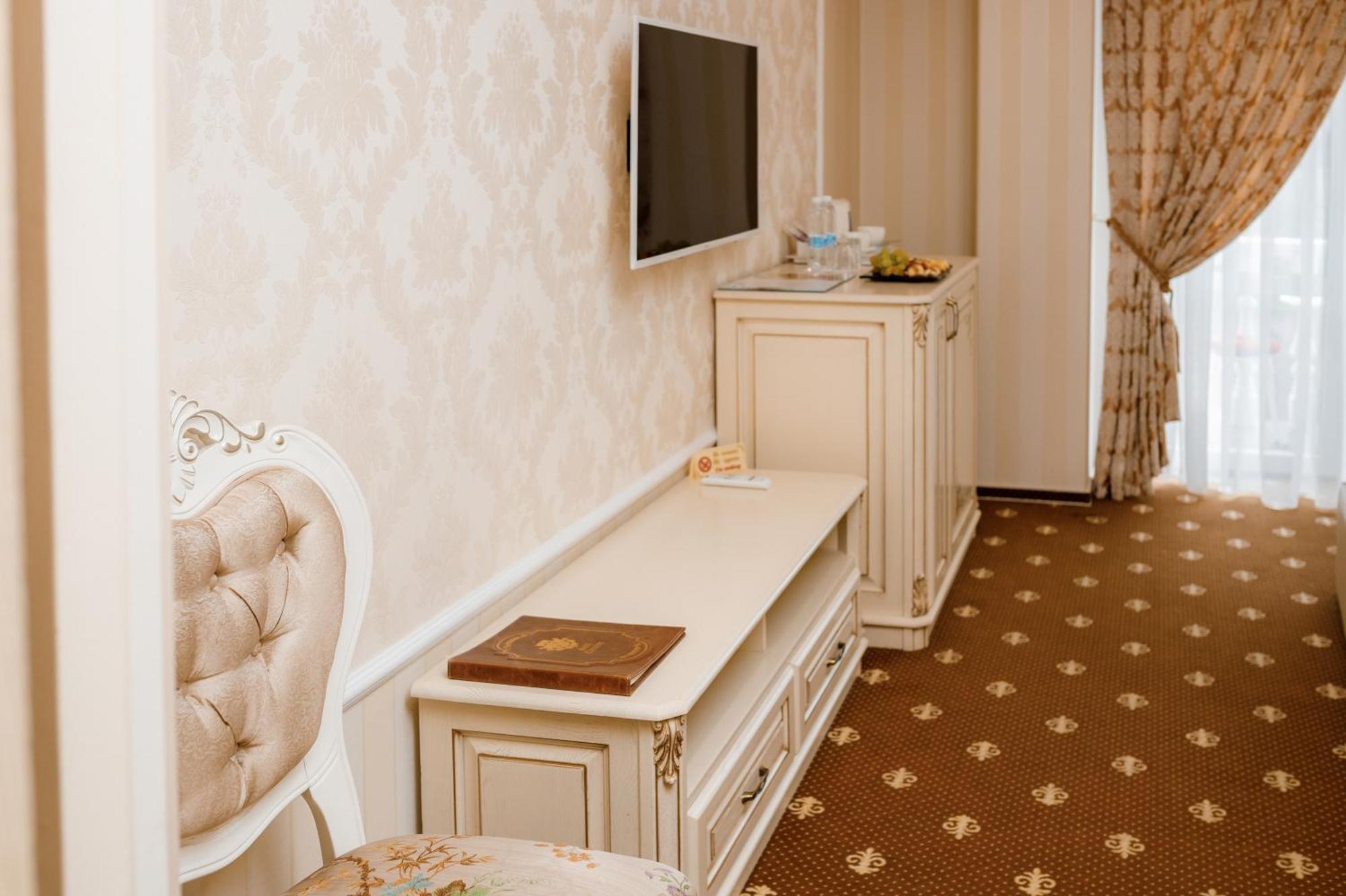 Chevalier Hotel & Spa Bukovel Bagian luar foto