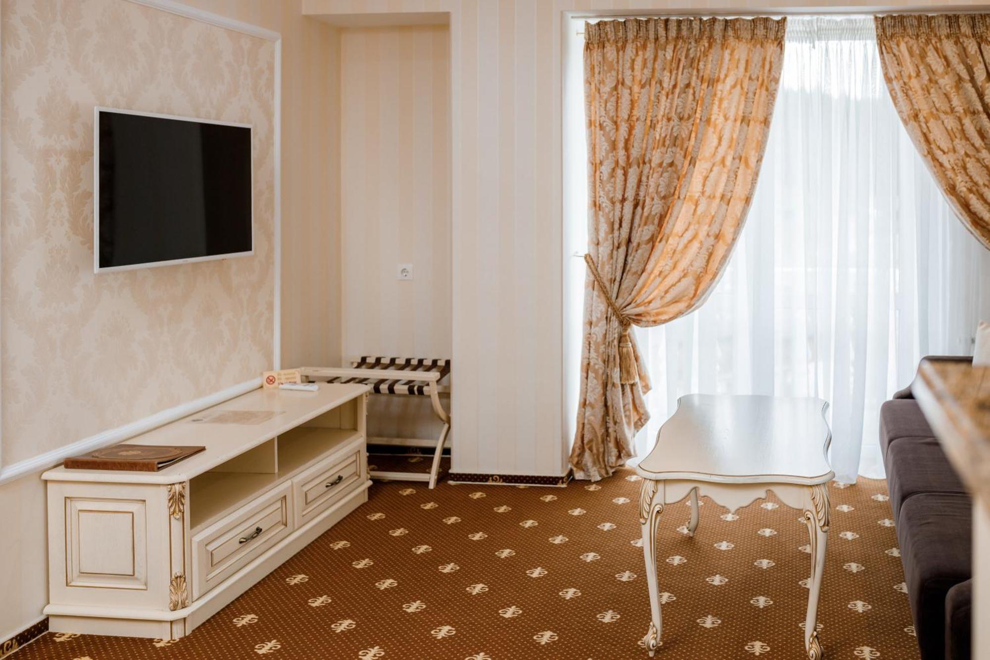 Chevalier Hotel & Spa Bukovel Bagian luar foto