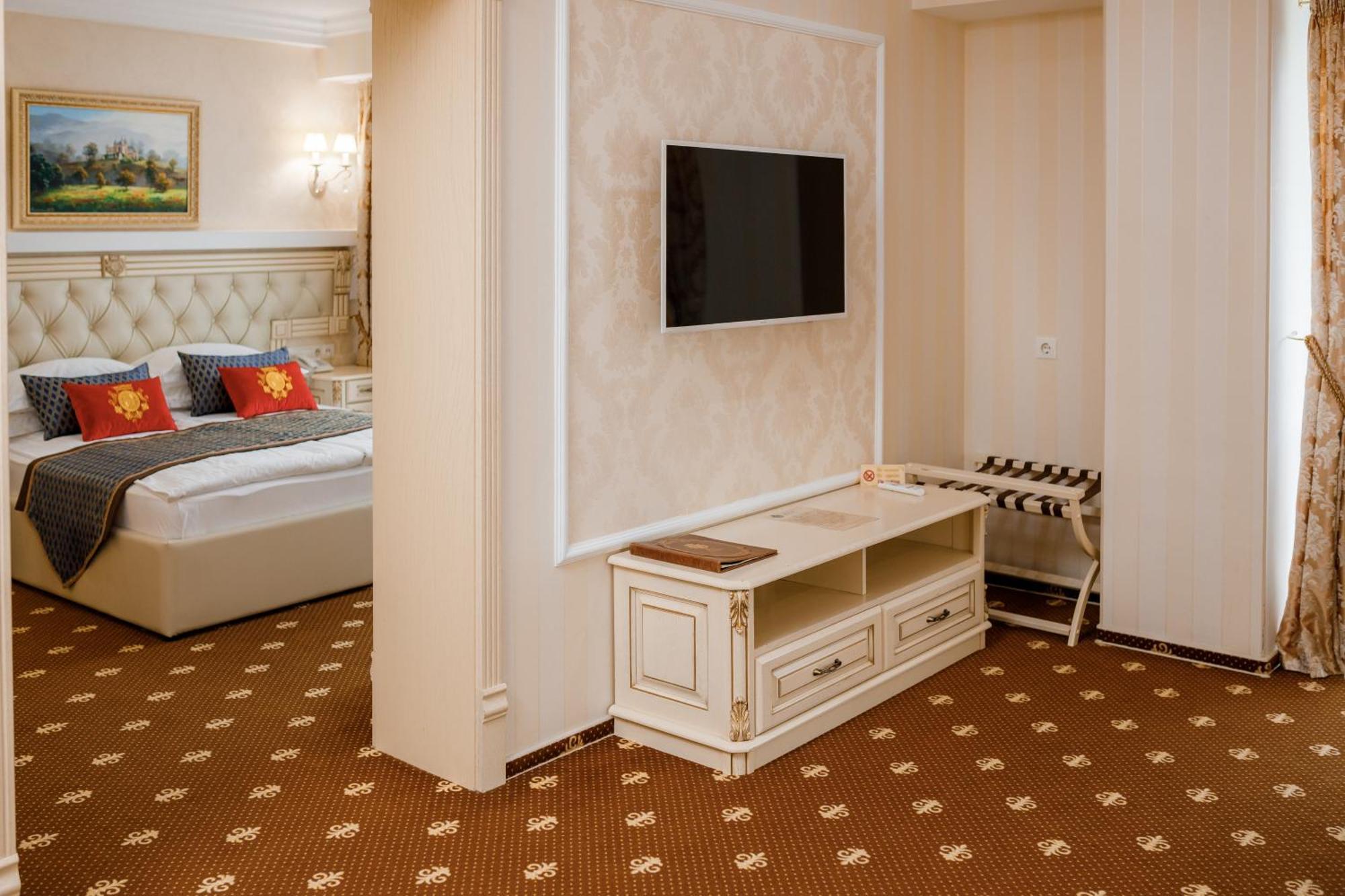 Chevalier Hotel & Spa Bukovel Bagian luar foto