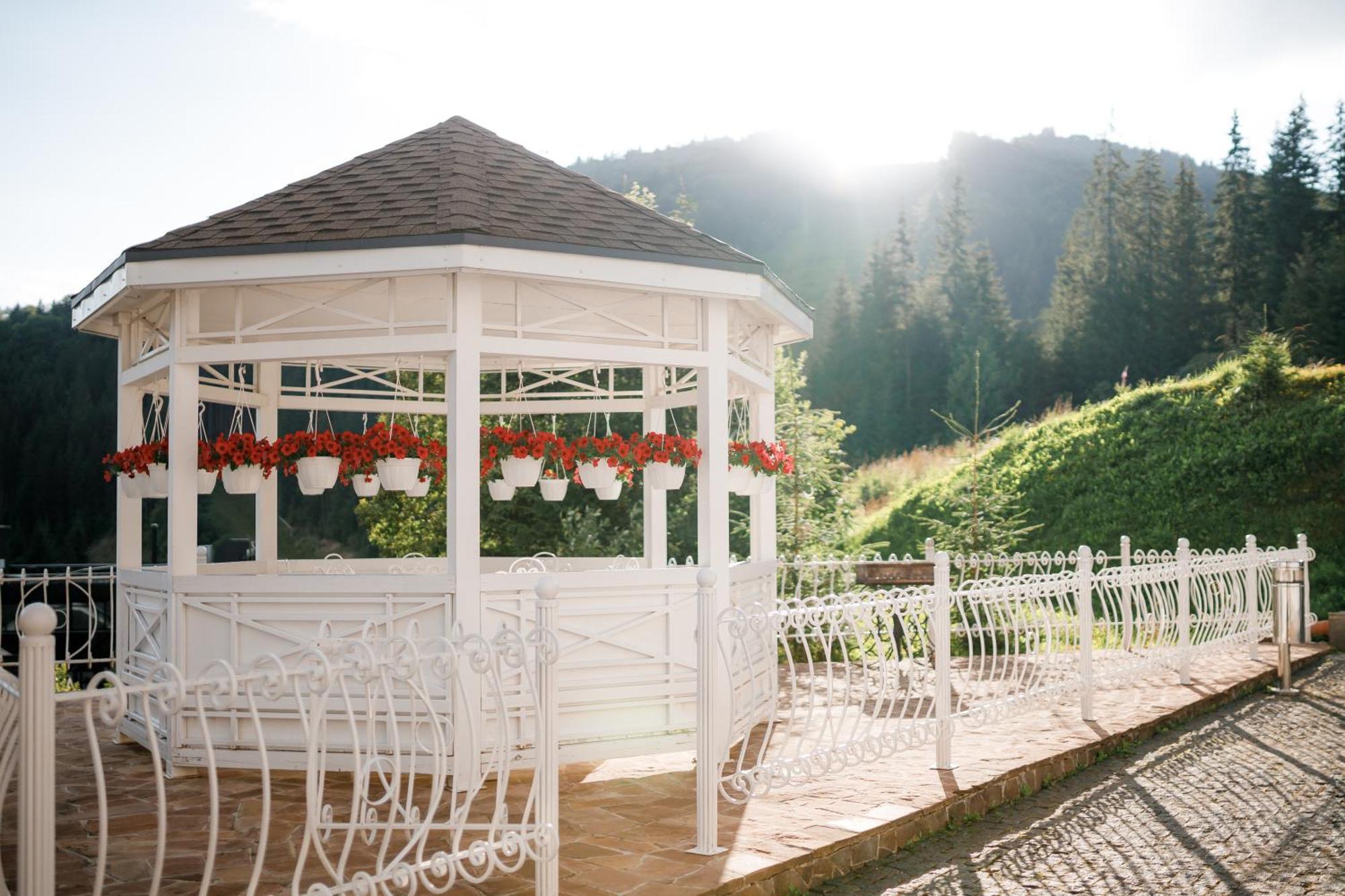 Chevalier Hotel & Spa Bukovel Bagian luar foto