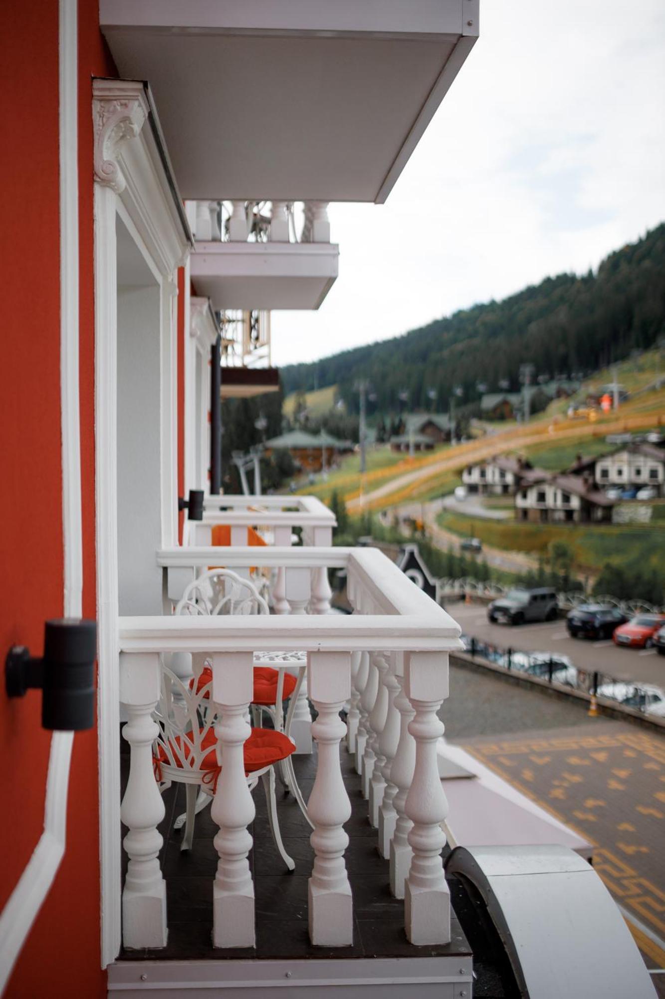 Chevalier Hotel & Spa Bukovel Bagian luar foto