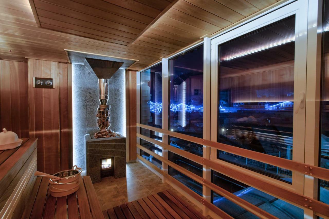 Chevalier Hotel & Spa Bukovel Bagian luar foto